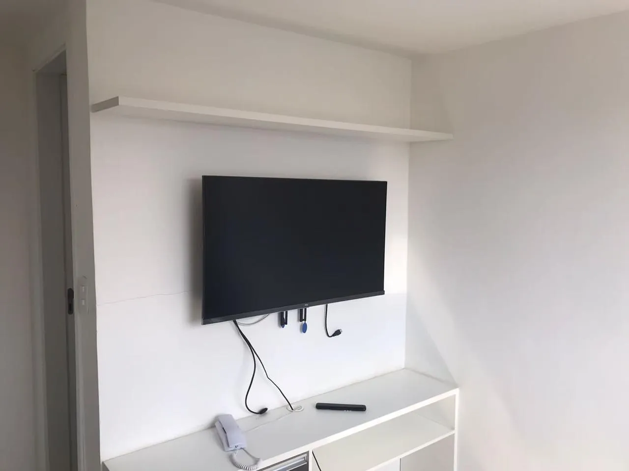 Furnished studio-style apartment with open-plan kitchen — photo 19