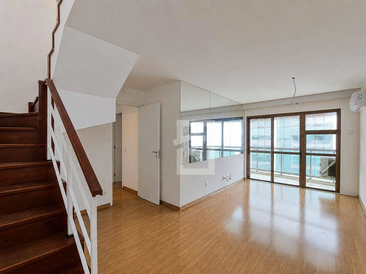 210 m² apartment with 3 bedrooms and glassed balcony — photo 2
