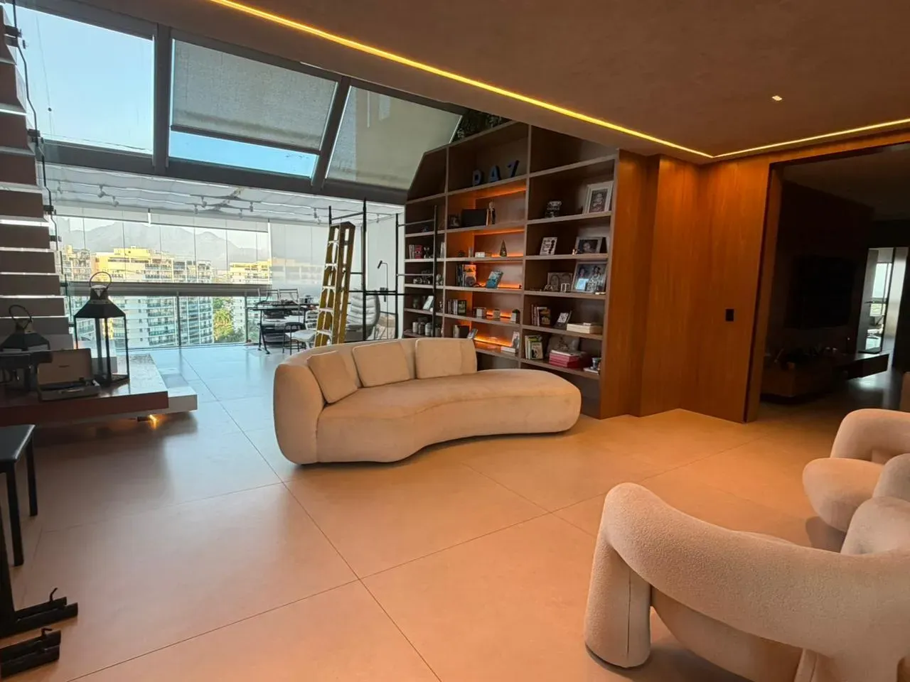4-bedroom apartment with a home office