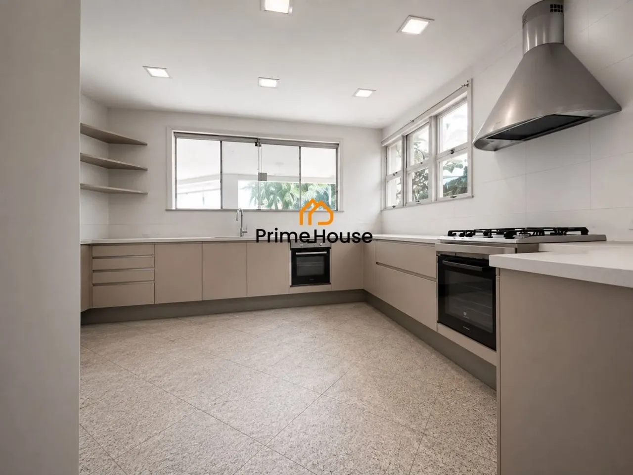 House with 5 bedrooms and 1000 m² plus 3 parking spots — photo 12