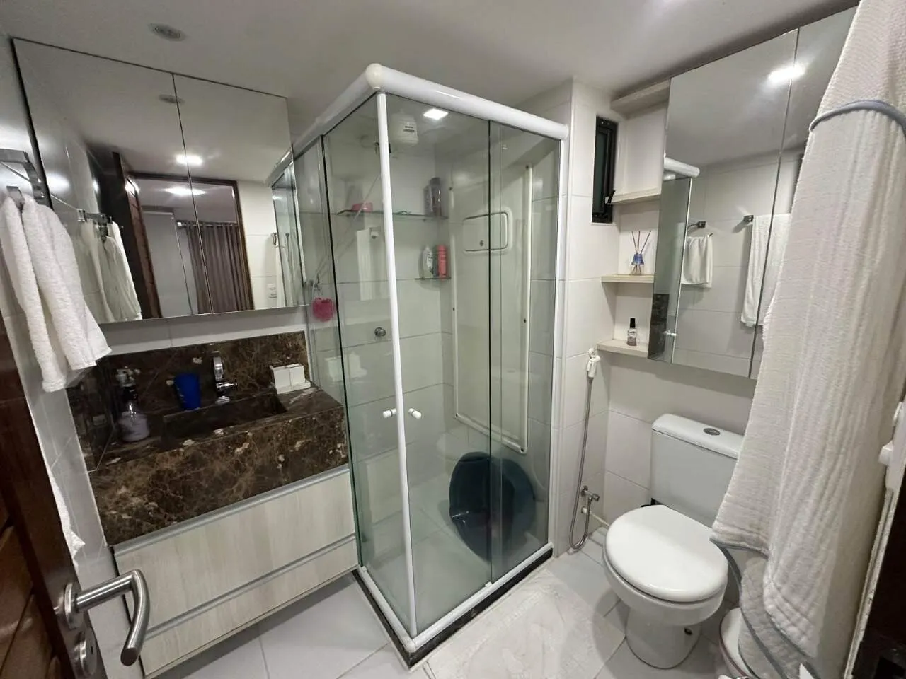 2-bedroom apartment in a building with a gym — photo 8