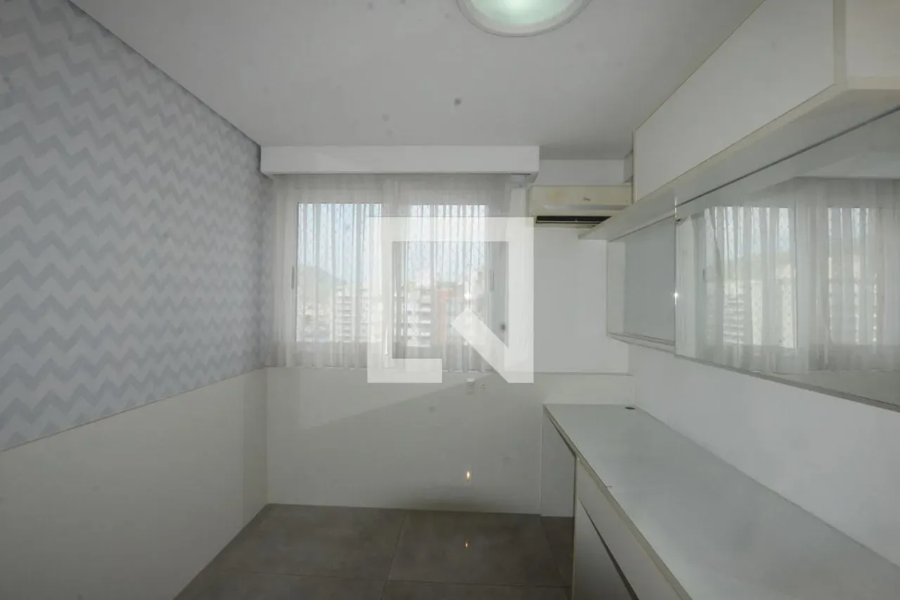 Apartment on the 13th floor with a grill on the balcony — photo 22