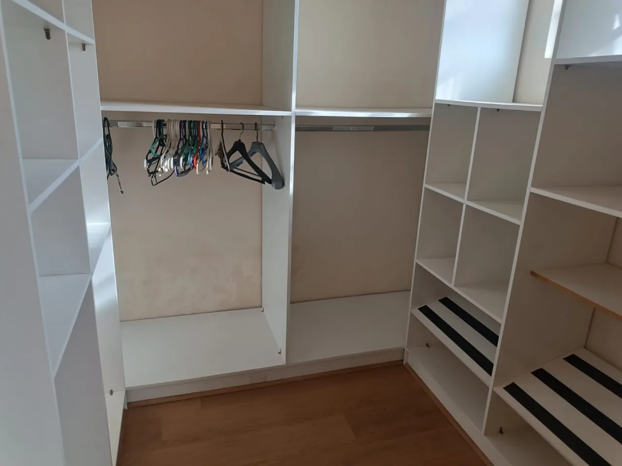 3-bedroom apartment with a separate closed kitchen — photo 8