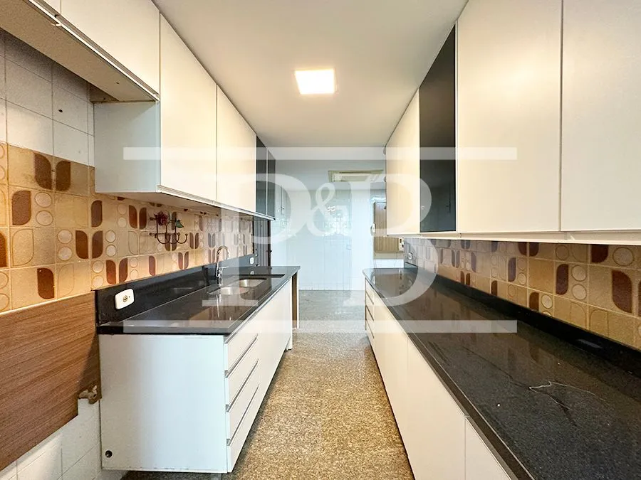 4-bedroom apartment with balcony and 319 m² — photo 34