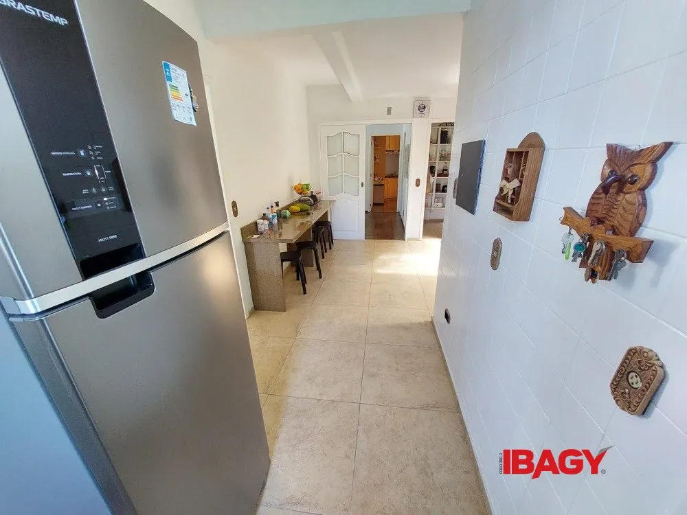 Casa amueblada con 4 dormitorios y 950 m² — photo 46