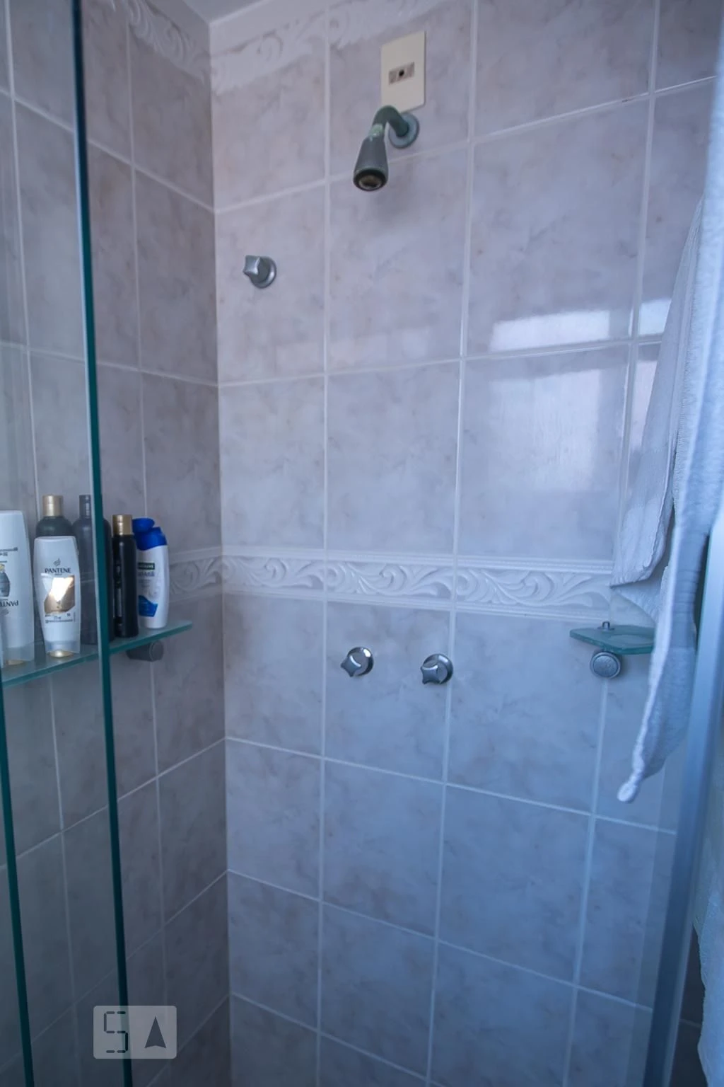 Furnished 3-bedroom apartment with private BBQ — photo 17