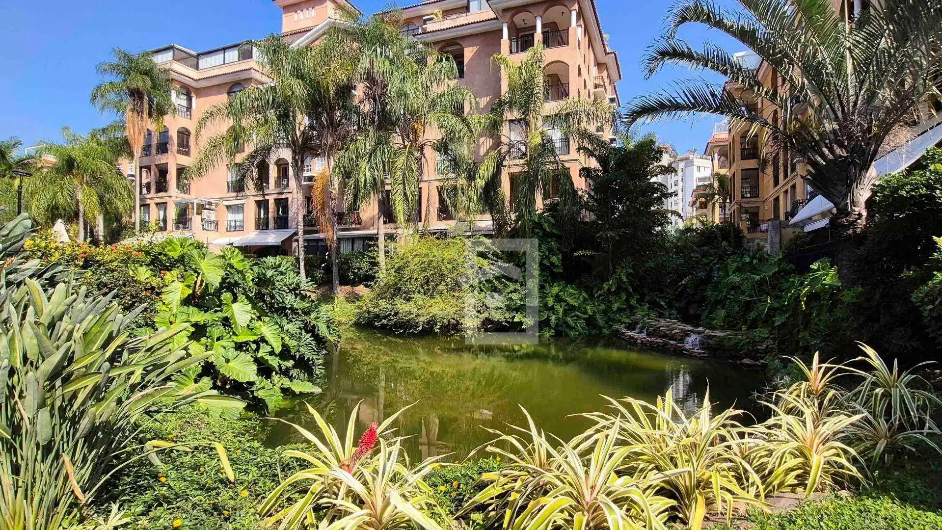 2-bedroom apartment with balcony and 105 m² — photo 38