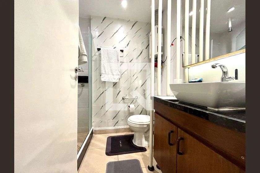 Furnished 1-bedroom apartment with glass balcony 65 m² — photo 25