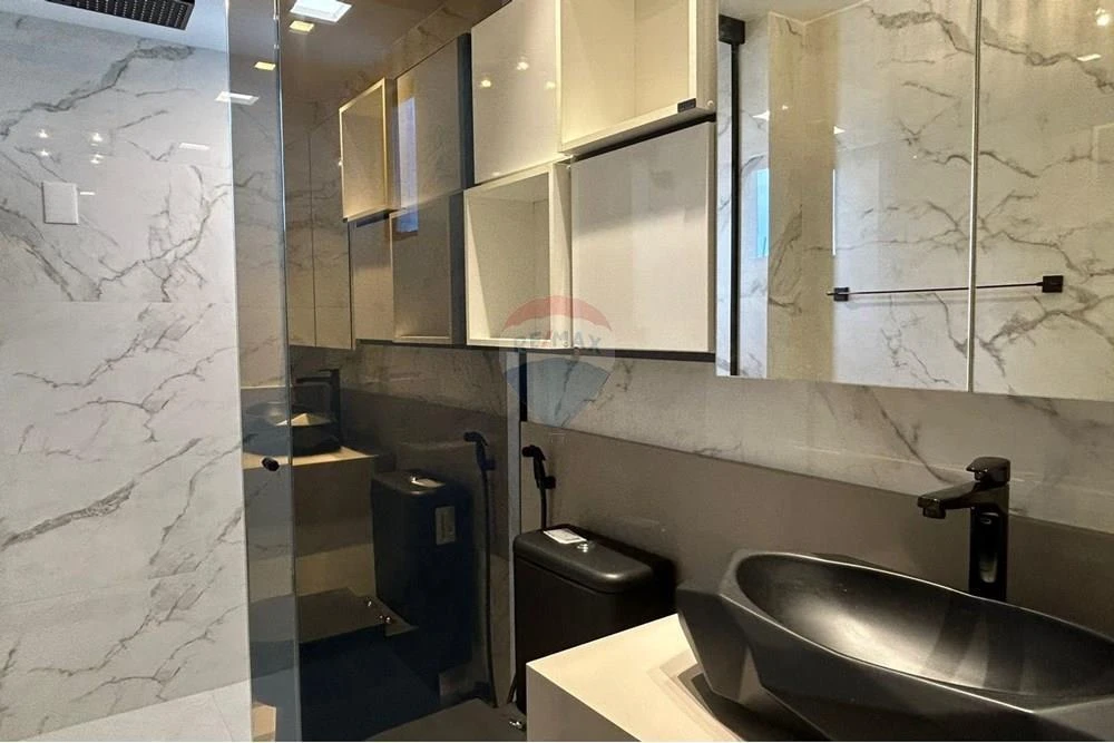 Furnished apartment, 132 m², with a glass-enclosed balcony — photo 41