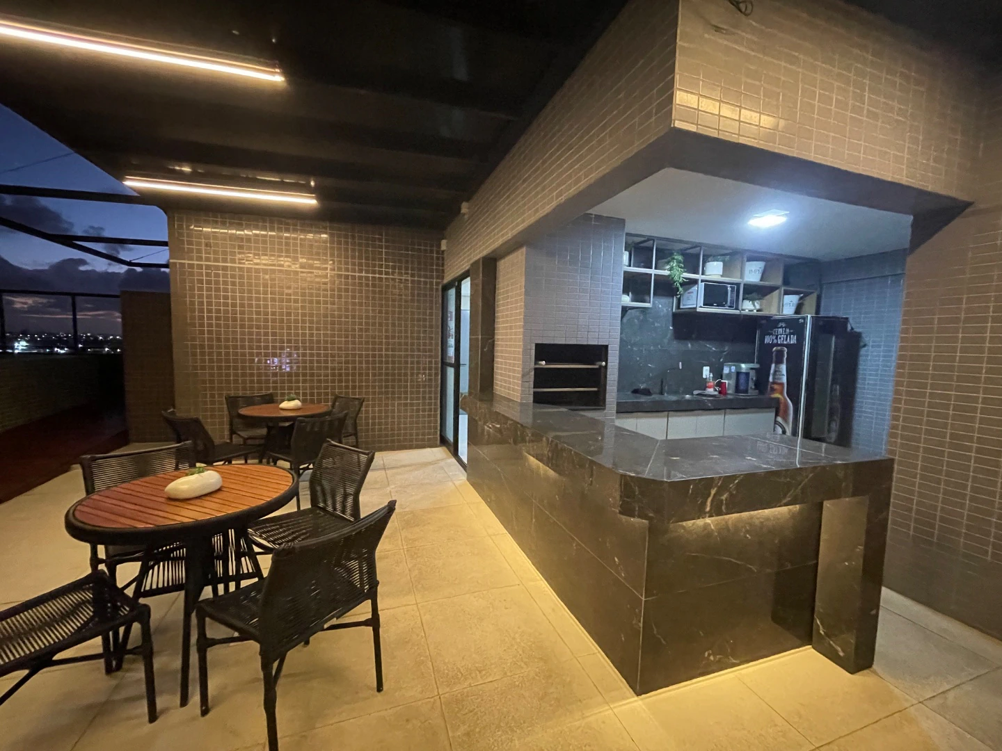 Balcony with a grill in a 3-bedroom apartment, 80 m² — photo 24