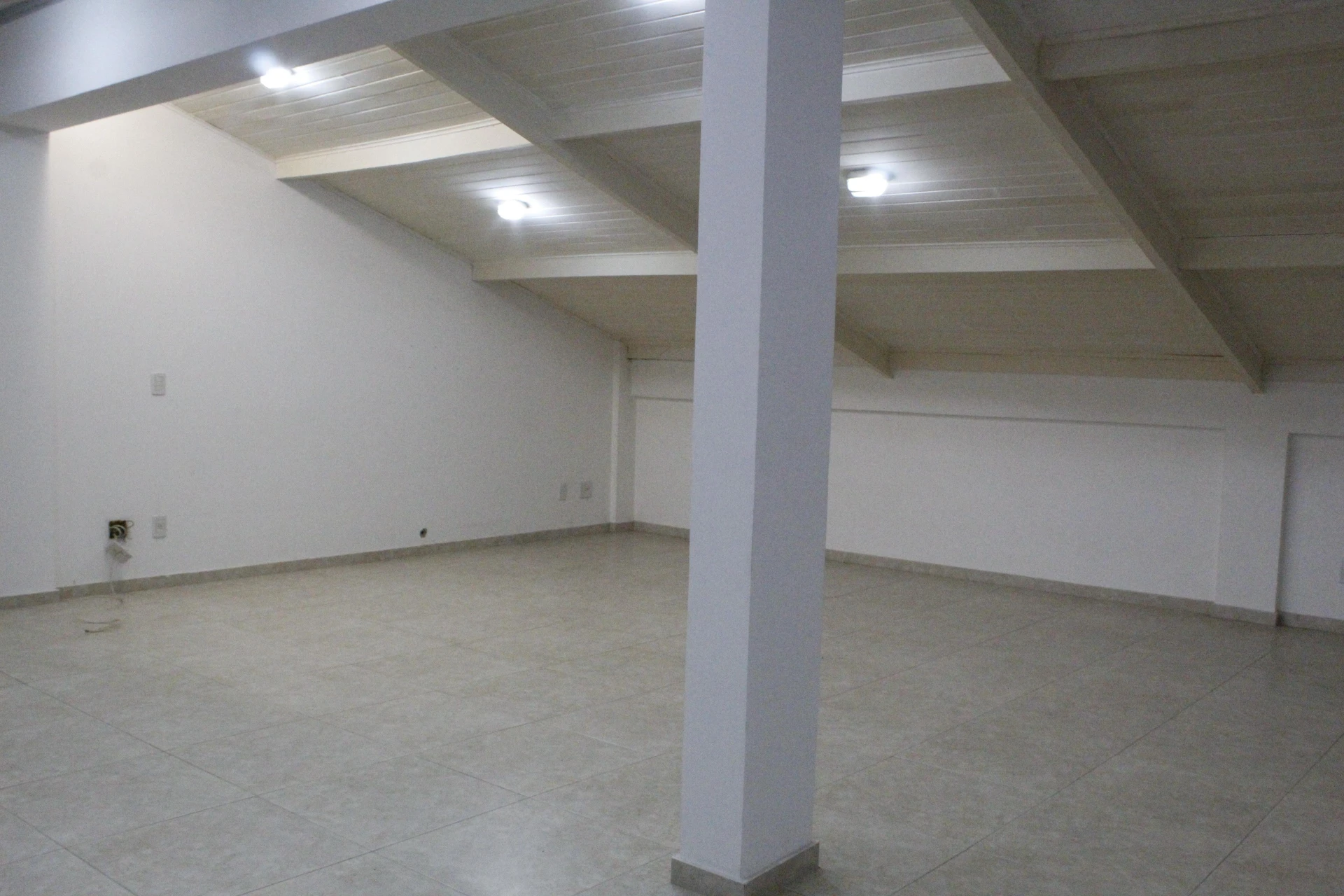 House with 5 bedrooms and 5 parking spaces — photo 76