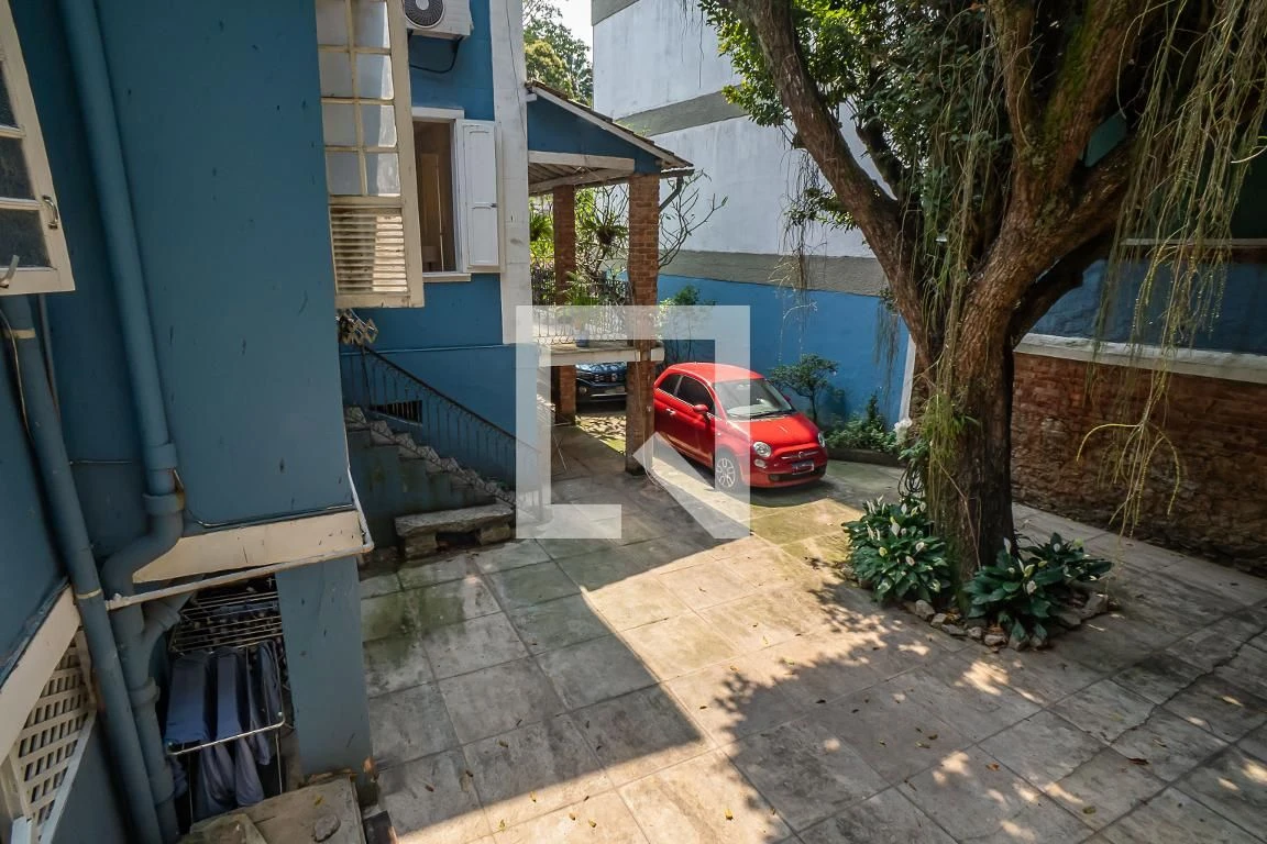 Furnished house, 300 m², with floor-to-ceiling windows — photo 83