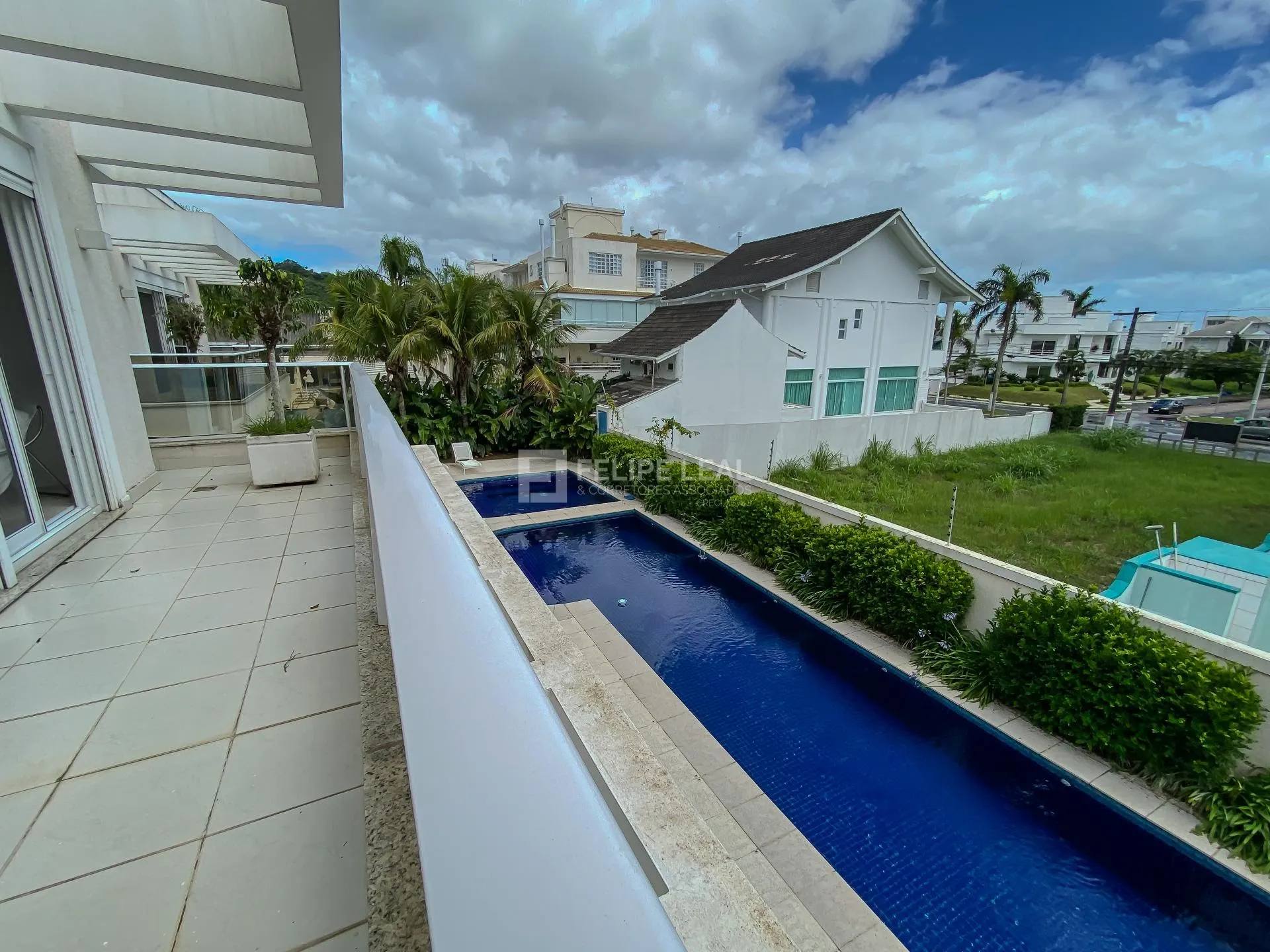 Casa em condomínio com 9 dormitórios e 8 suítes — photo 45