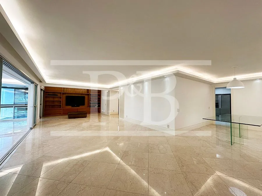 Apartamento com 2 quartos e varanda de vidro fechada — photo 6