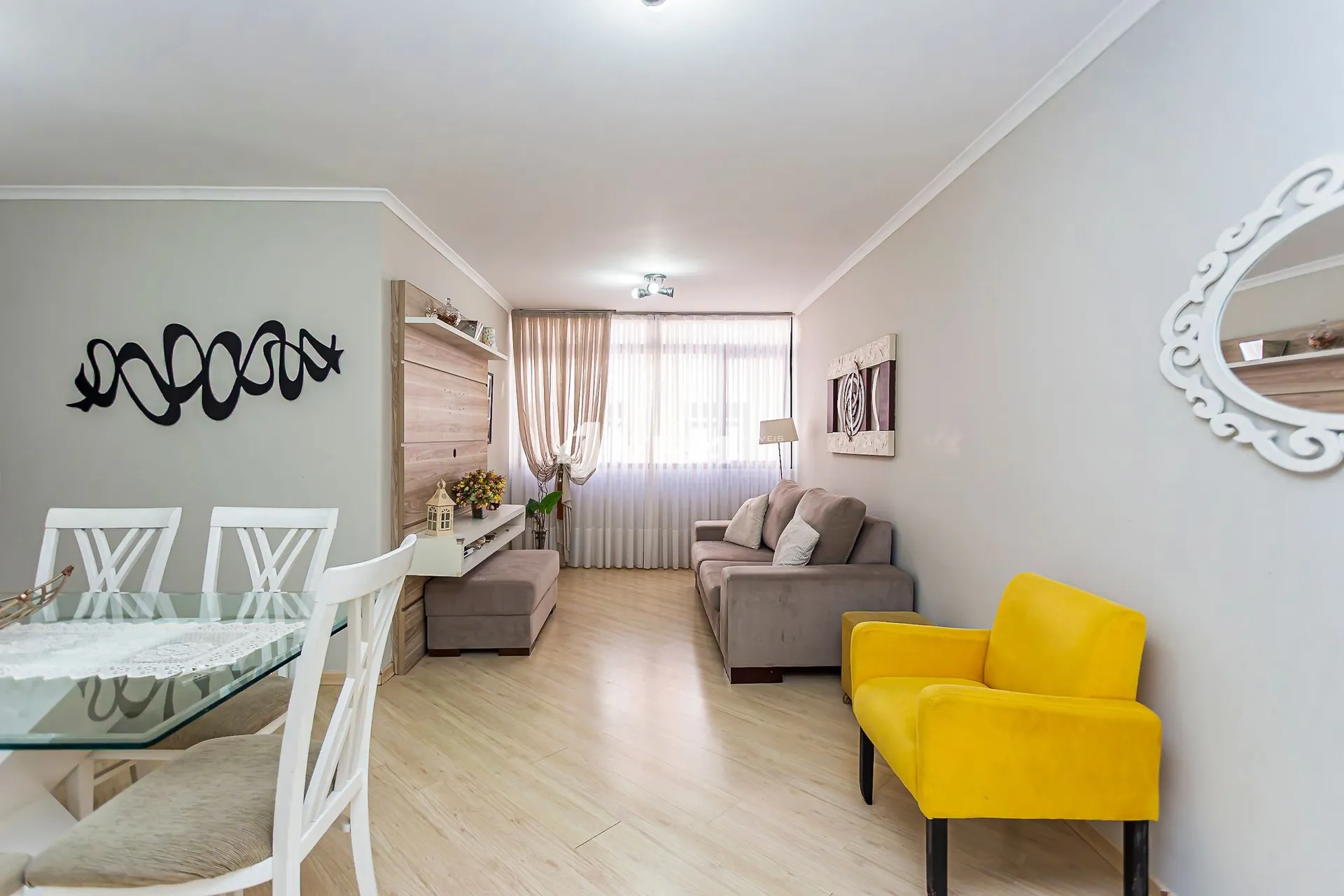 2-bedroom apartment with a washing machine