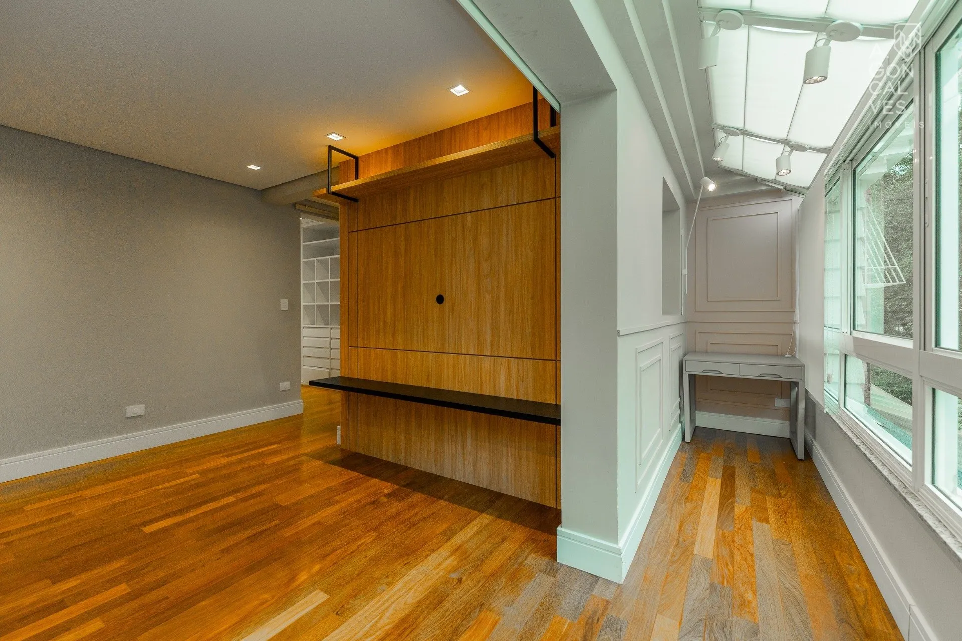 House with 4 bedrooms and 5 bathrooms, 5 parking spots — photo 48