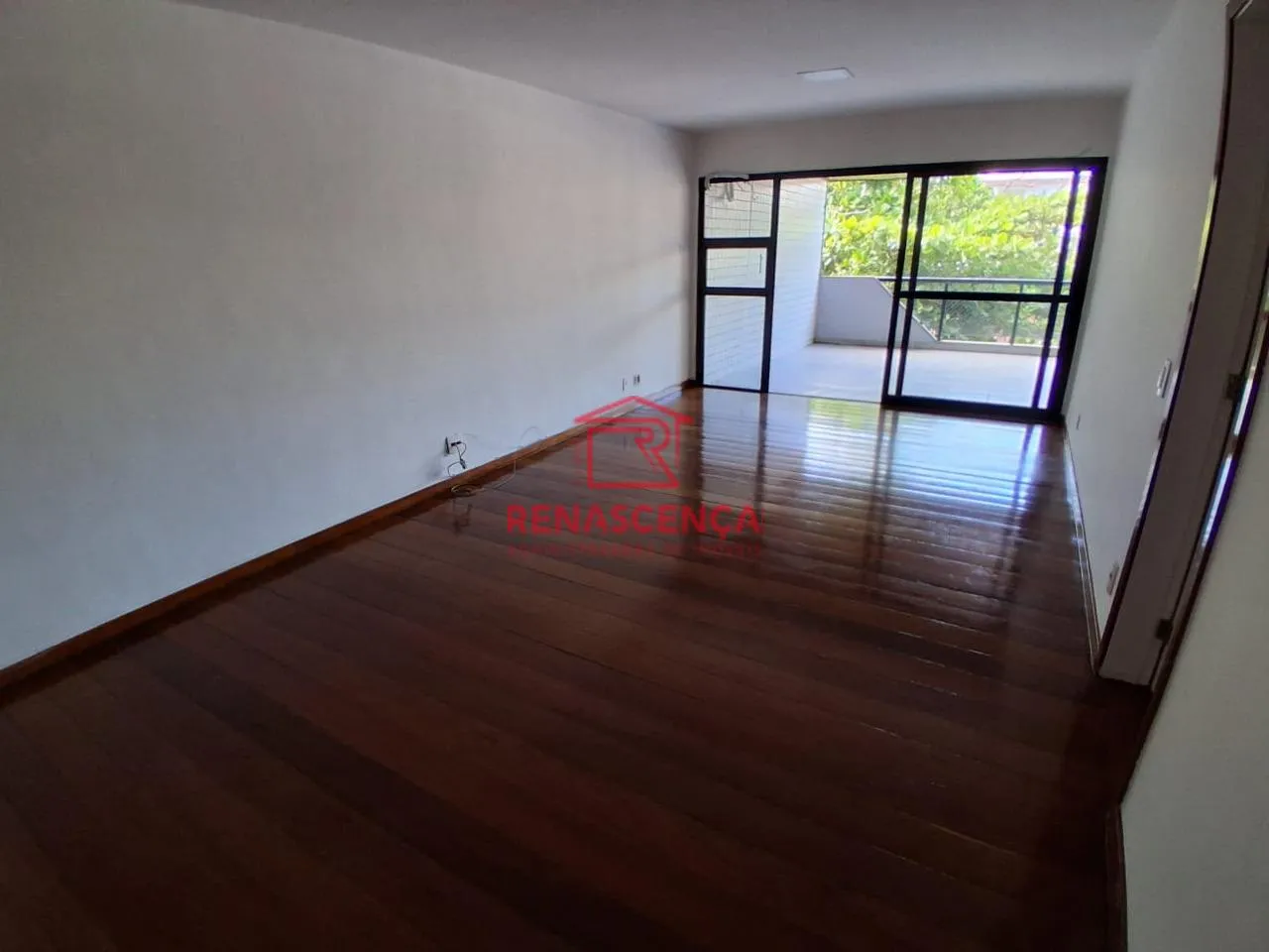 Apartamento sem mobília com 3 quartos, piso de madeira — photo 15