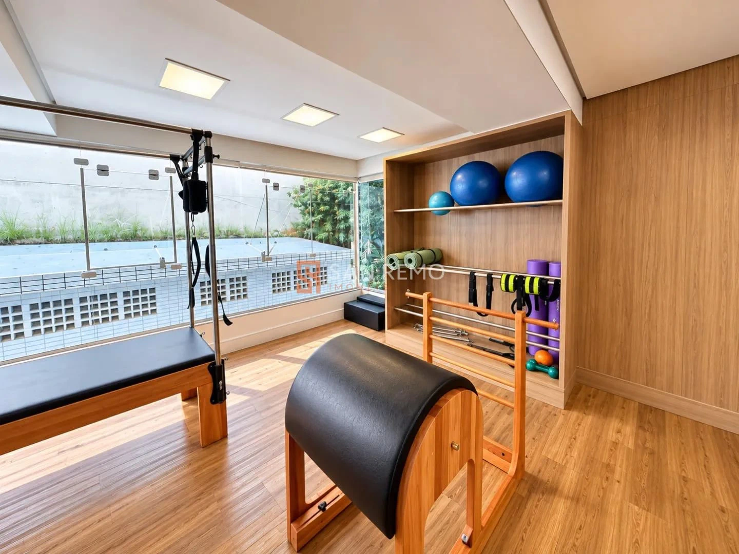 2-bedroom apartment in a building with a gym — photo 5
