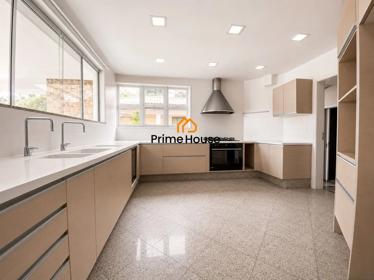 House with 5 bedrooms and 1000 m² plus 3 parking spots — photo 4