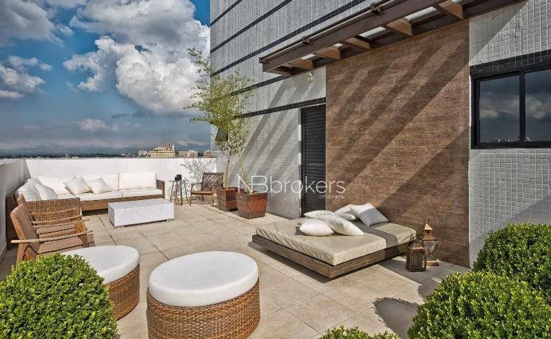1-bedroom apartment with a private garden space — photo 31