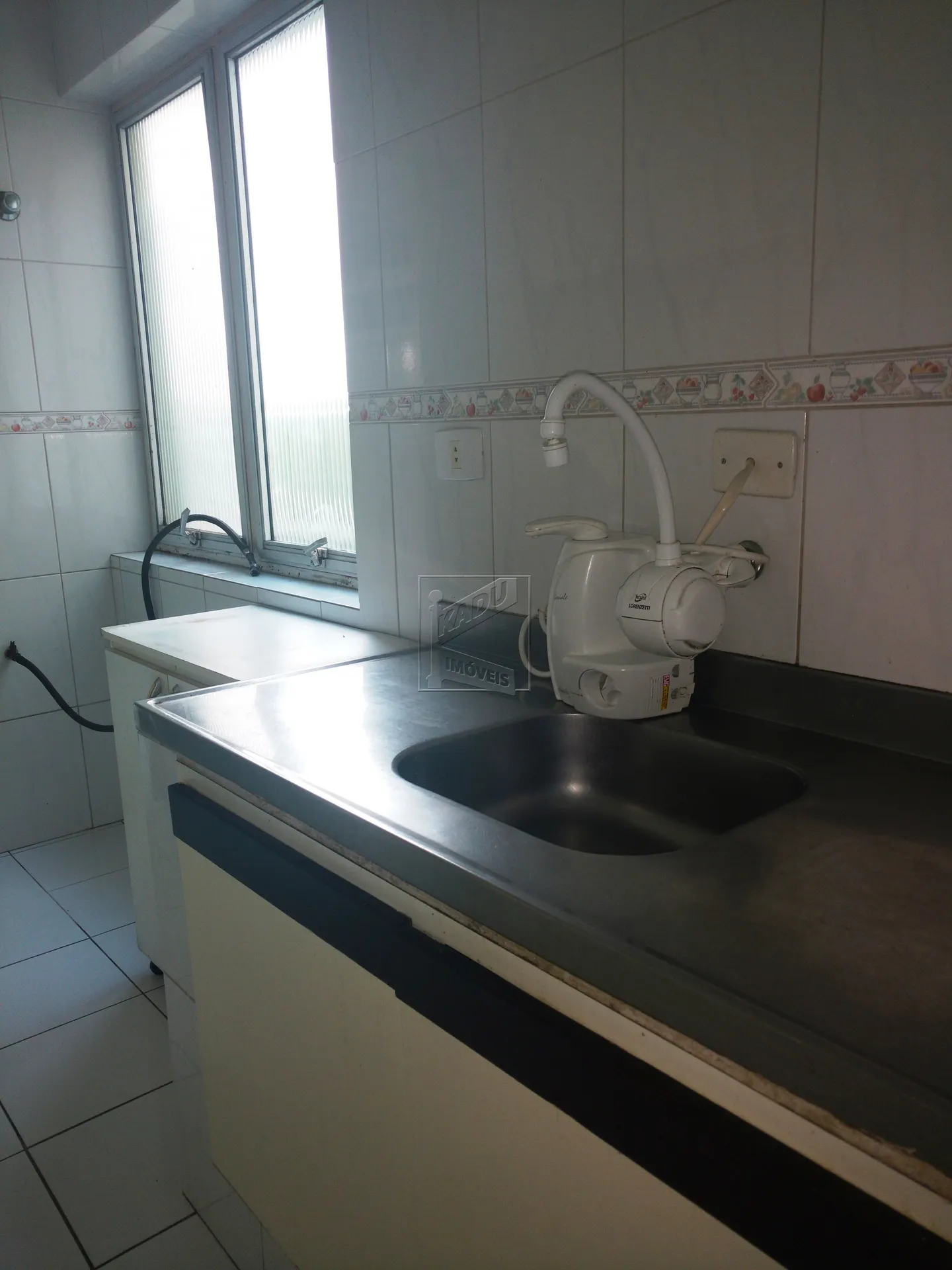 3-bedroom apartment with wood or laminate floors in Curitiba — photo 4