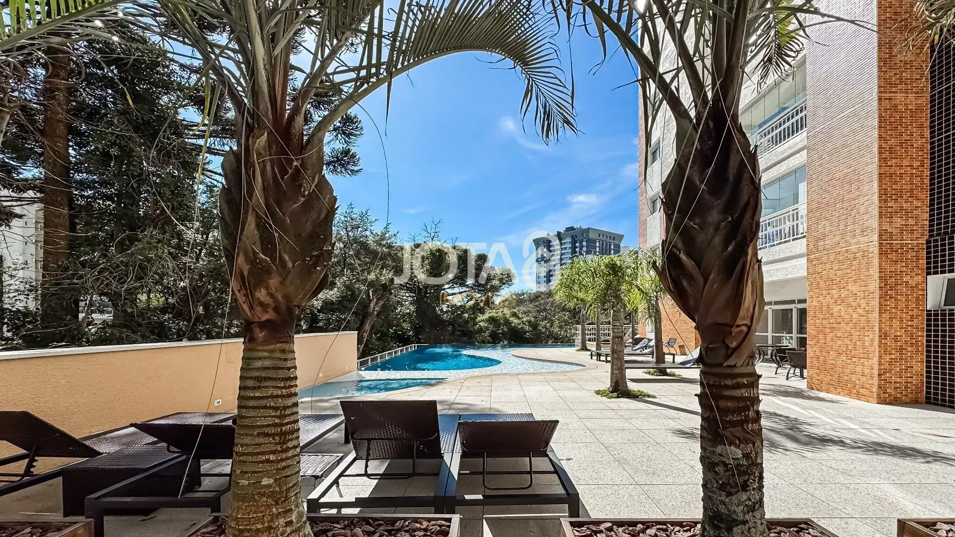 3-bedroom apartment with 185 m² and private BBQ space — photo 38