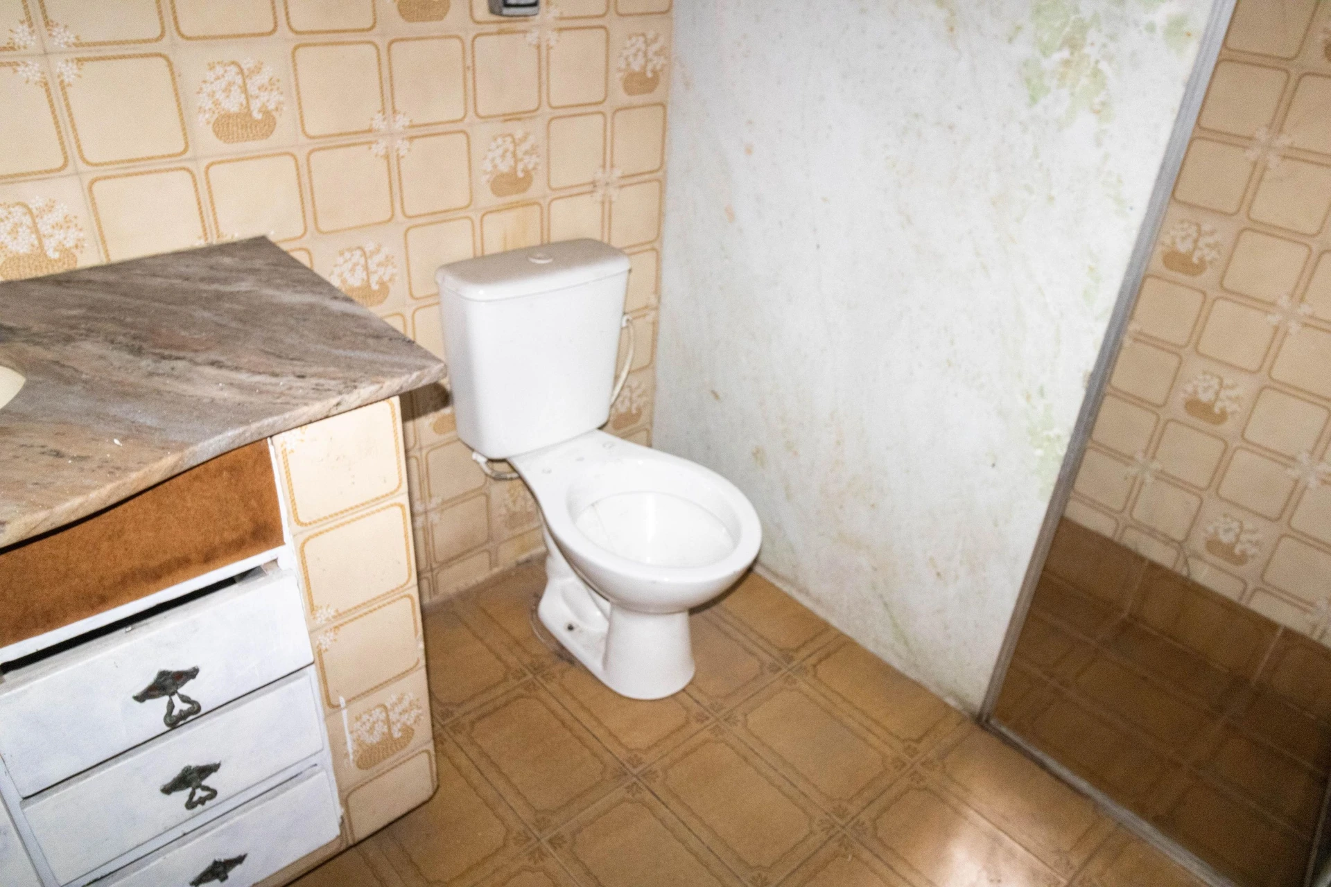 House with 4 bedrooms and 1 bathroom, separate kitchen — photo 21