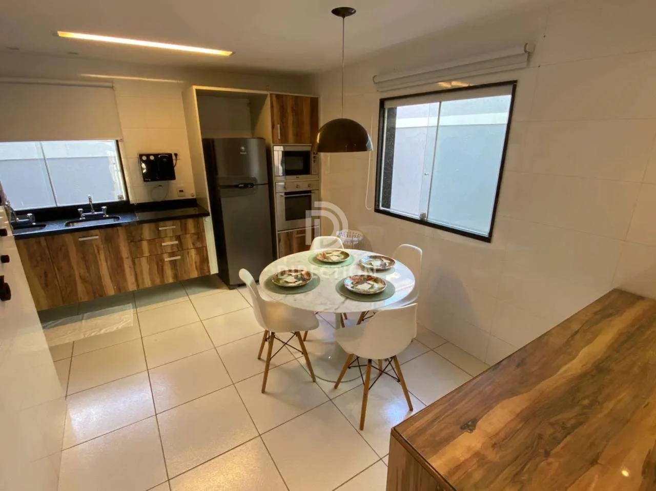 4 quartos e banheira: casa de 300 m² — photo 6
