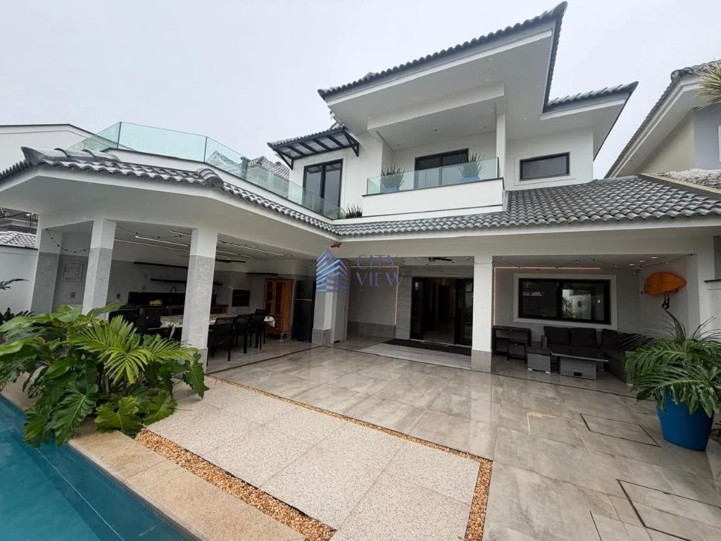 Furnished house with 5 bedrooms and open-plan kitchen