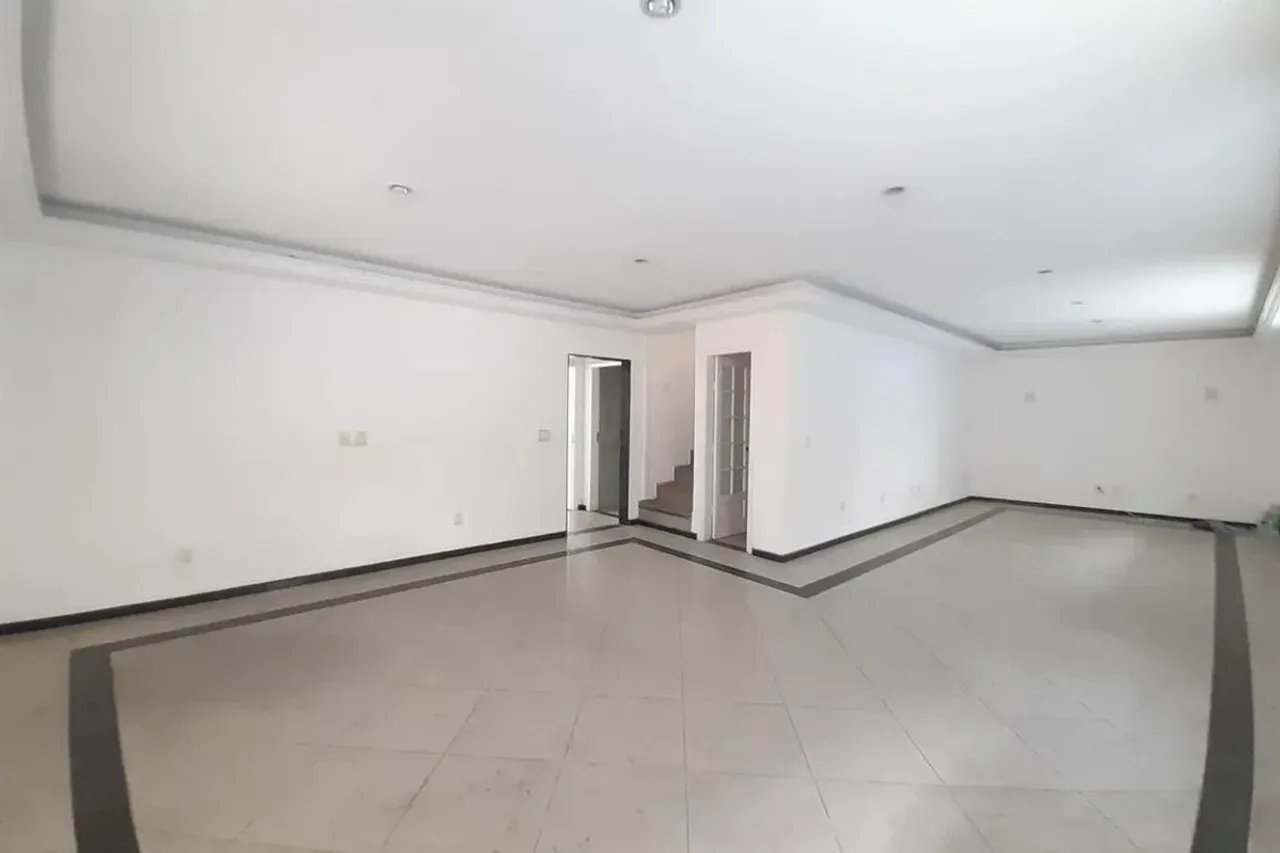Triplex with 477 m², 5 bedrooms and 5 parking spaces — photo 2