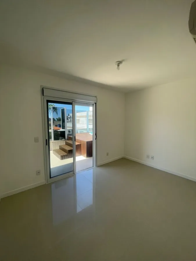 2-bedroom apartment, 1 with its own bathroom, 140 m² — photo 9