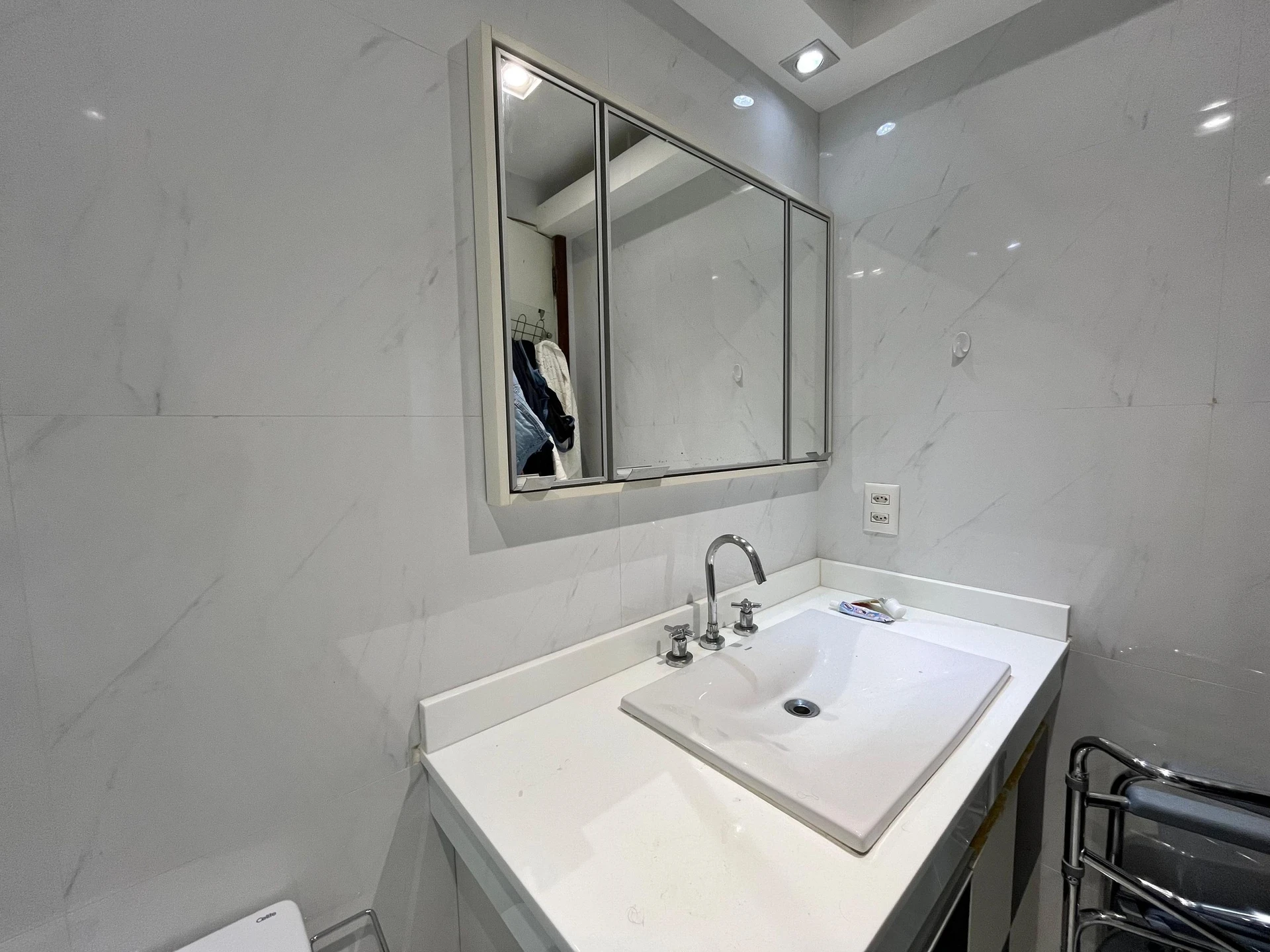 Floor-to-ceiling windows in a one-bedroom apartment, 70 m² — photo 13