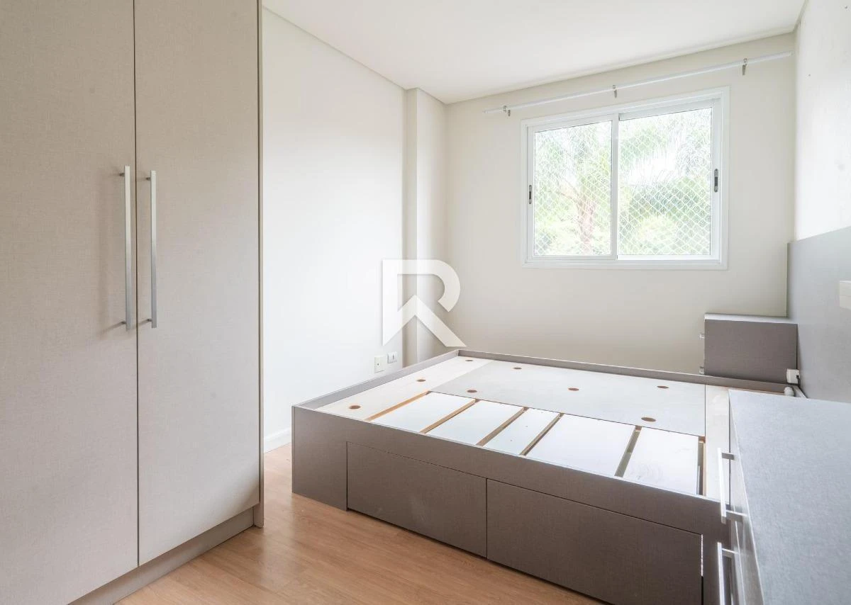 Wood or laminate floors in a 2-bedroom apartment, 66 m² — photo 9
