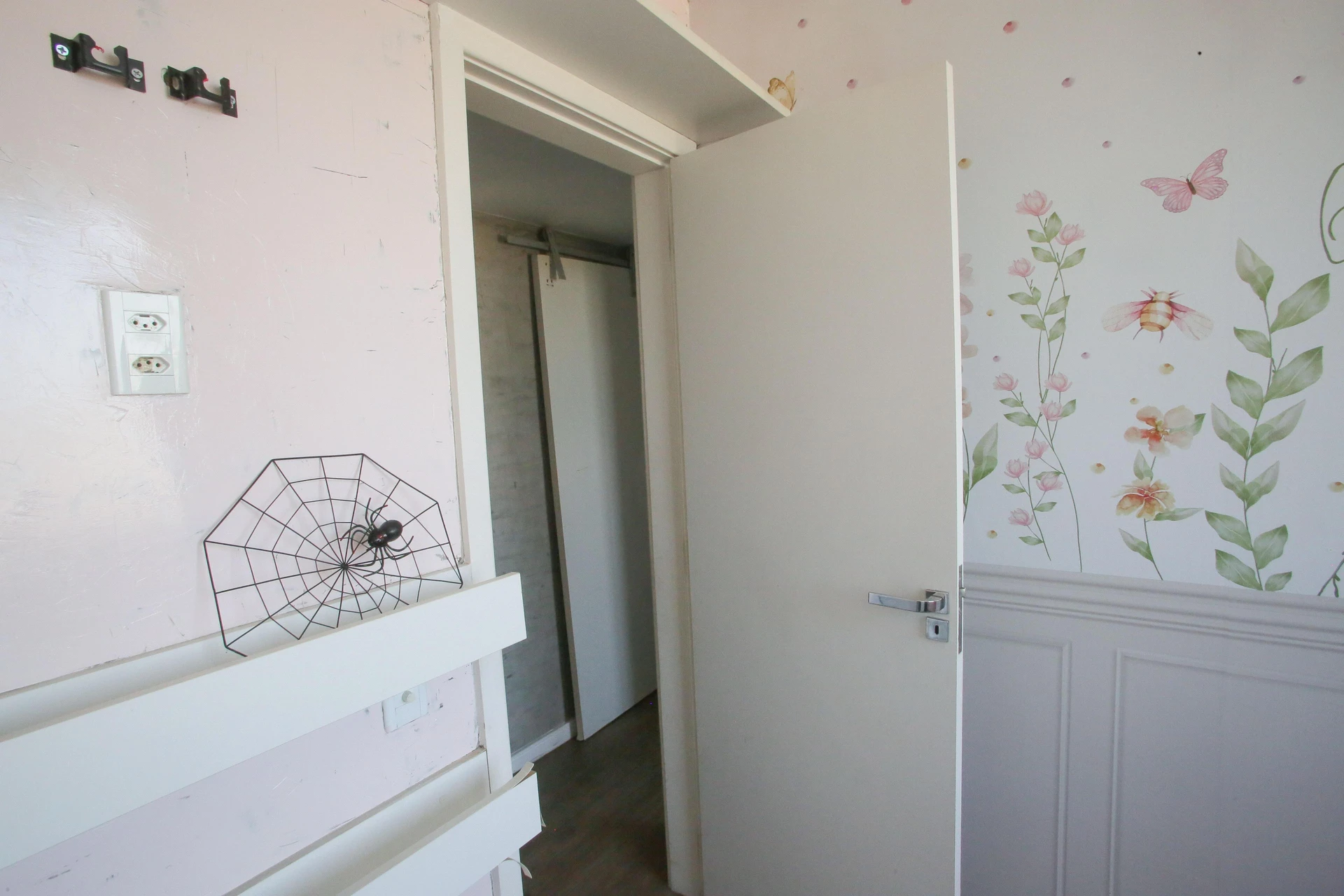 3-bedroom apartment with a balcony and 1 parking space — photo 21