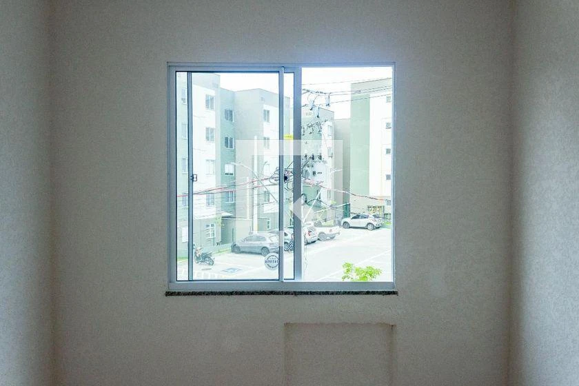 Apartamento de 2 quartos com piso de madeira ou laminado — photo 3