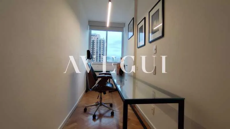 Apartamento mobiliado com 2 quartos e varanda de vidro — photo 22