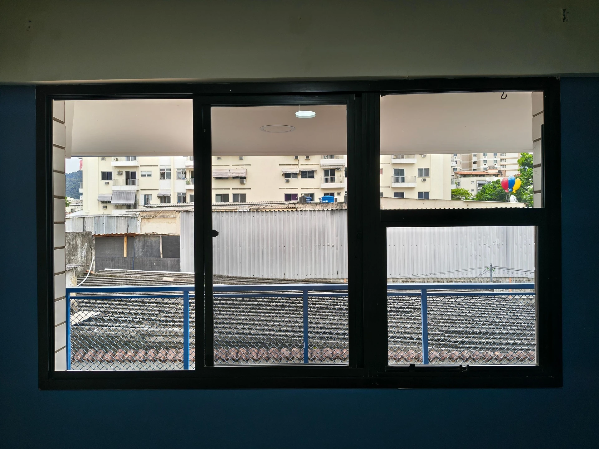 Unfurnished 2-bedroom apartment with a closed kitchen — photo 41