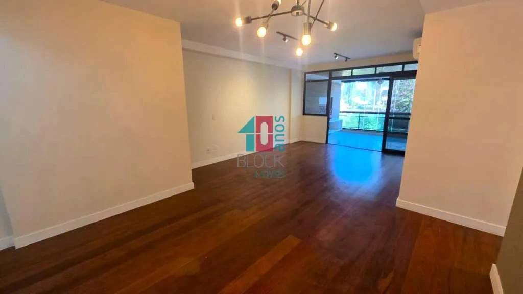 4-bedroom apartment with a glassed-in balcony — photo 7