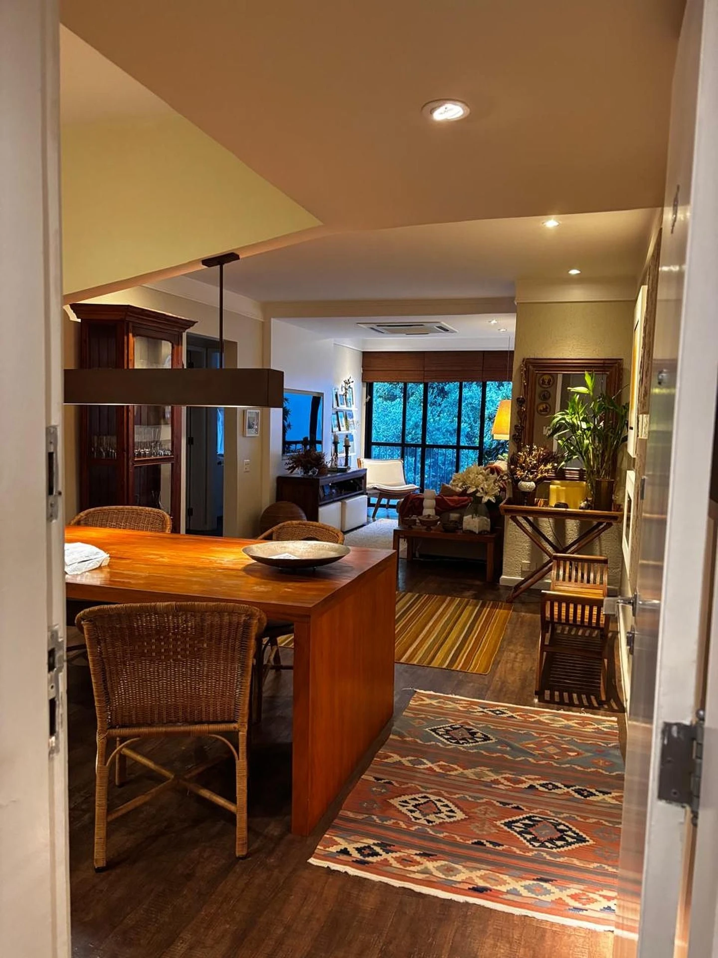 Furnished apartment, 91 m², with floor-to-ceiling windows — photo 11