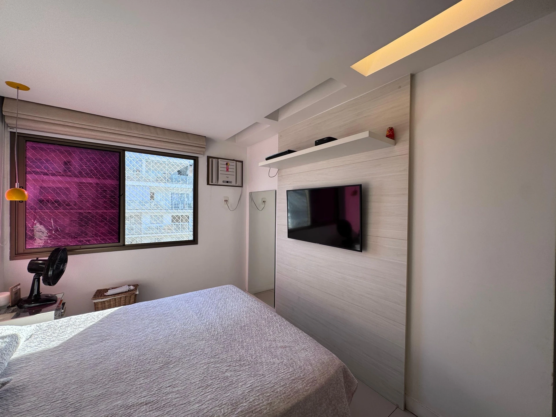 4-bedroom apartment with a glass-enclosed balcony — photo 5