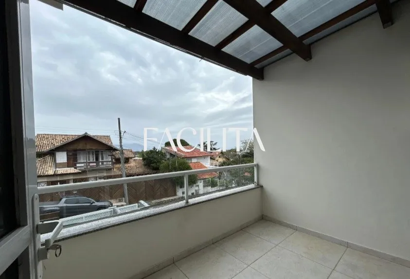 Casa com 3 quartos e cozinha americana com fogão — photo 21