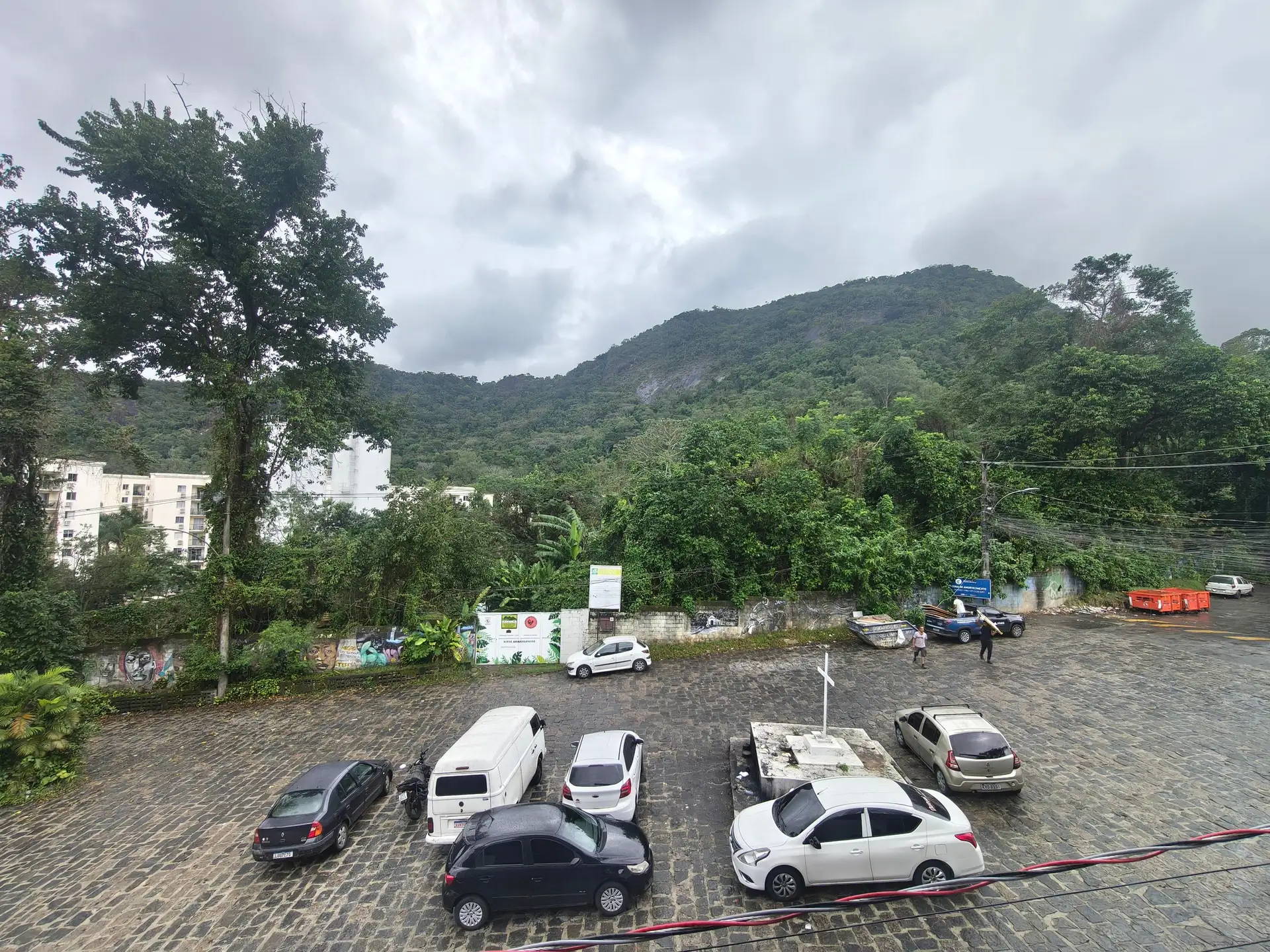 Apartamento com 2 quartos e varanda vista para as montanhas — photo 18