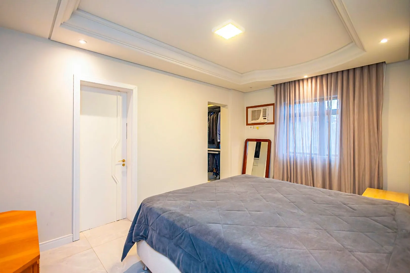 Furnished apartment with open-plan kitchen and 4 bedrooms — photo 19