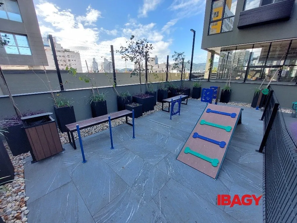 Furnished studio with a glass-enclosed balcony — photo 27