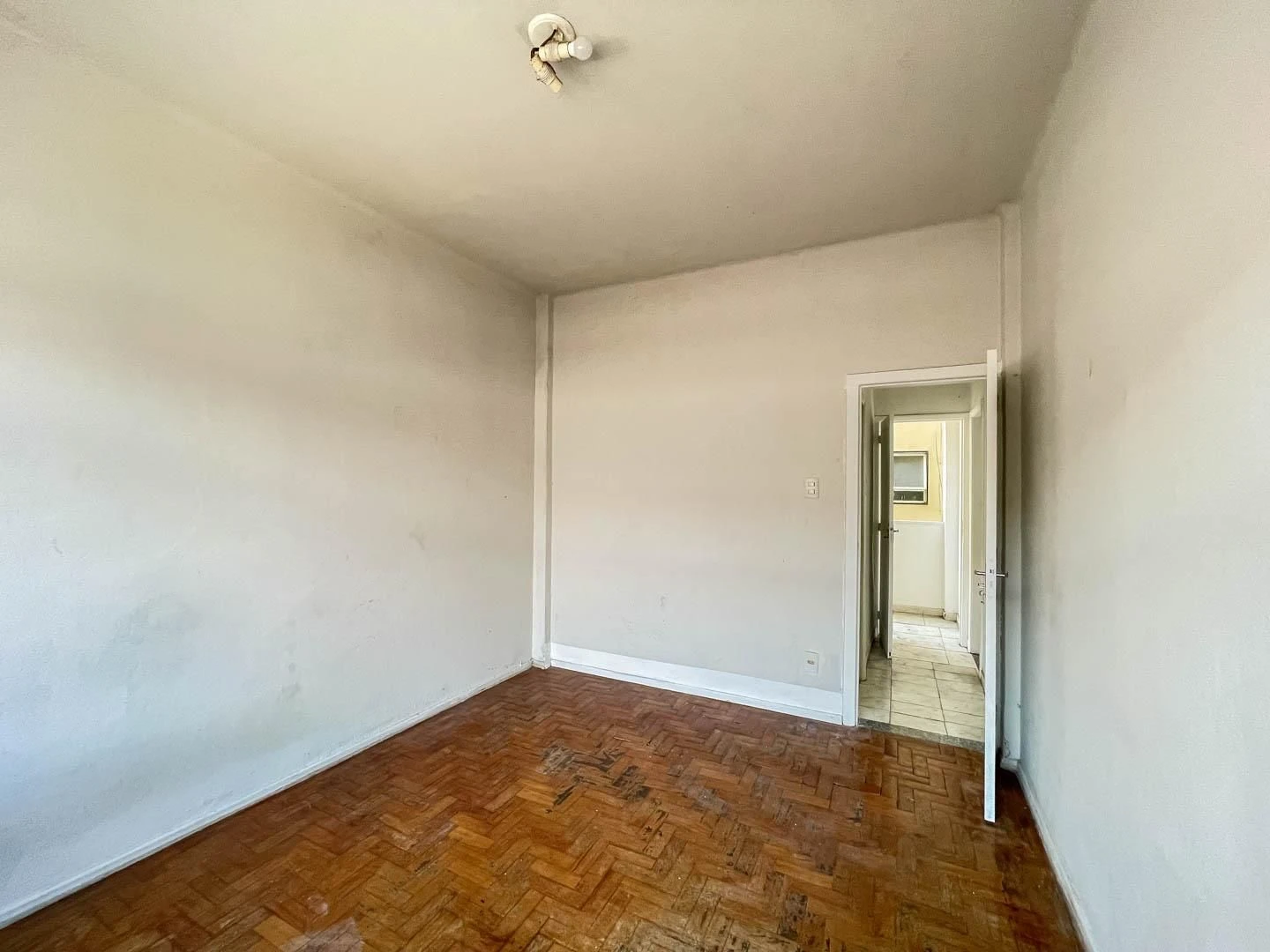 1-bedroom unfurnished apartment with no parking — photo 11