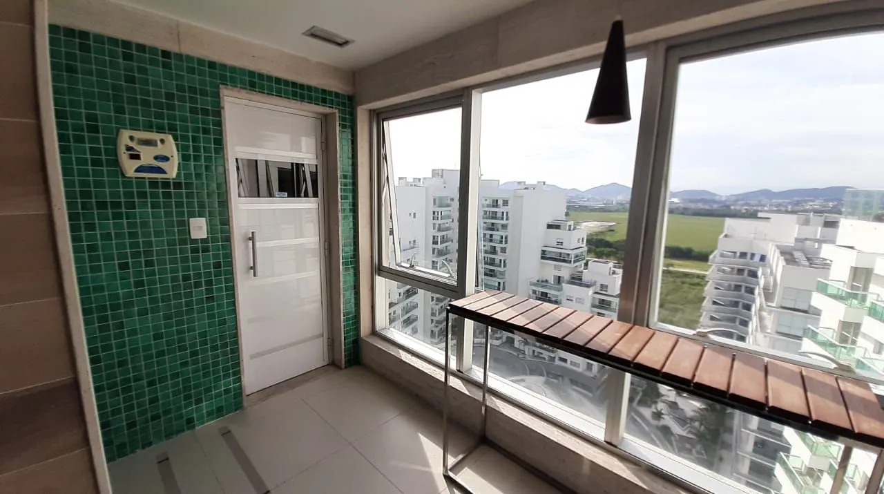 2-bedroom apartment with balcony and enclosed kitchen — photo 38