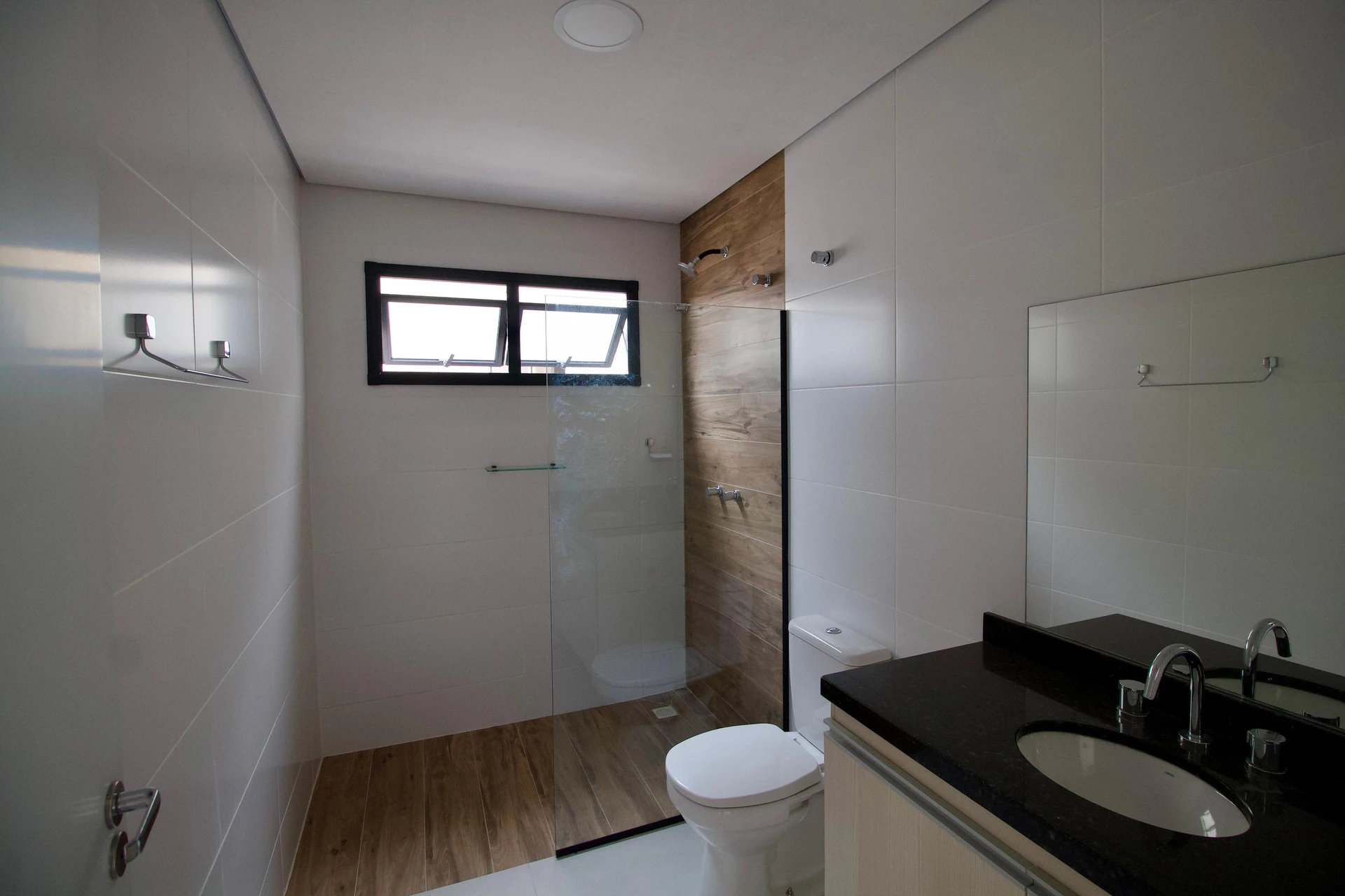 Floor-to-ceiling windows in a 3-bedroom house, 160 m² — photo 20