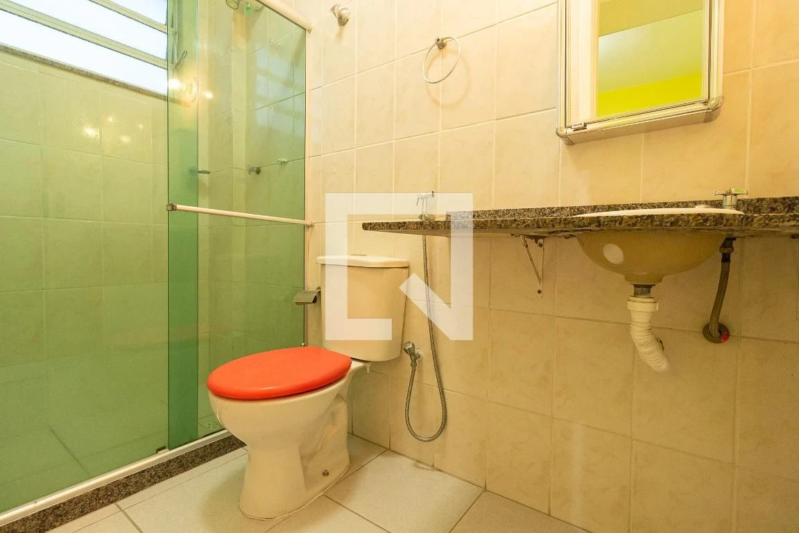 200 m² house with a private BBQ and a private pool — photo 38