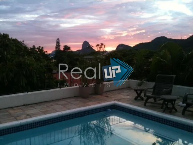 House with 3 bedrooms and 600 m² plus private BBQ terrace — photo 2
