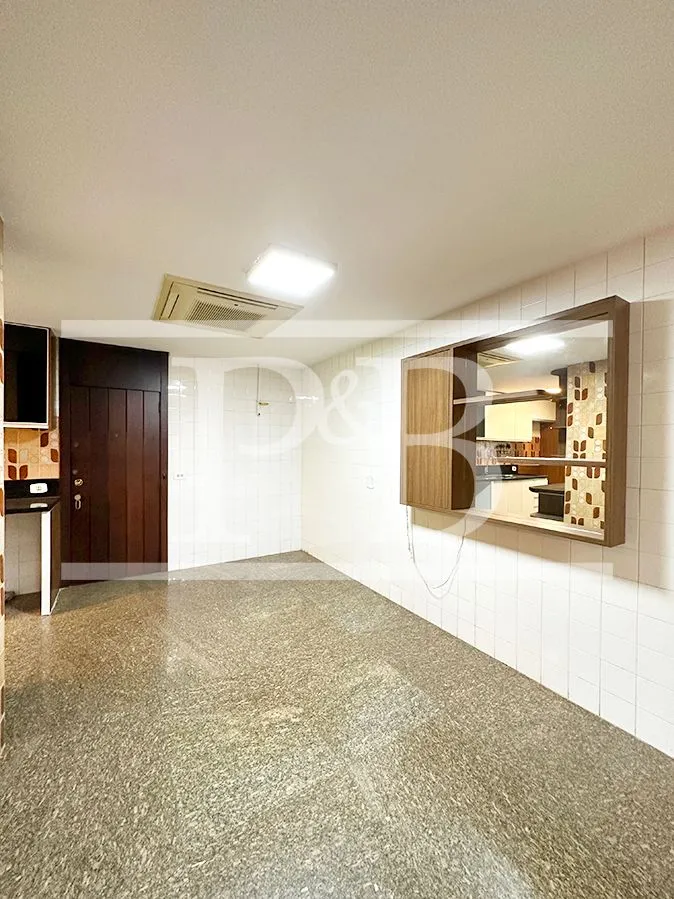 4-bedroom apartment with balcony and 319 m² — photo 32